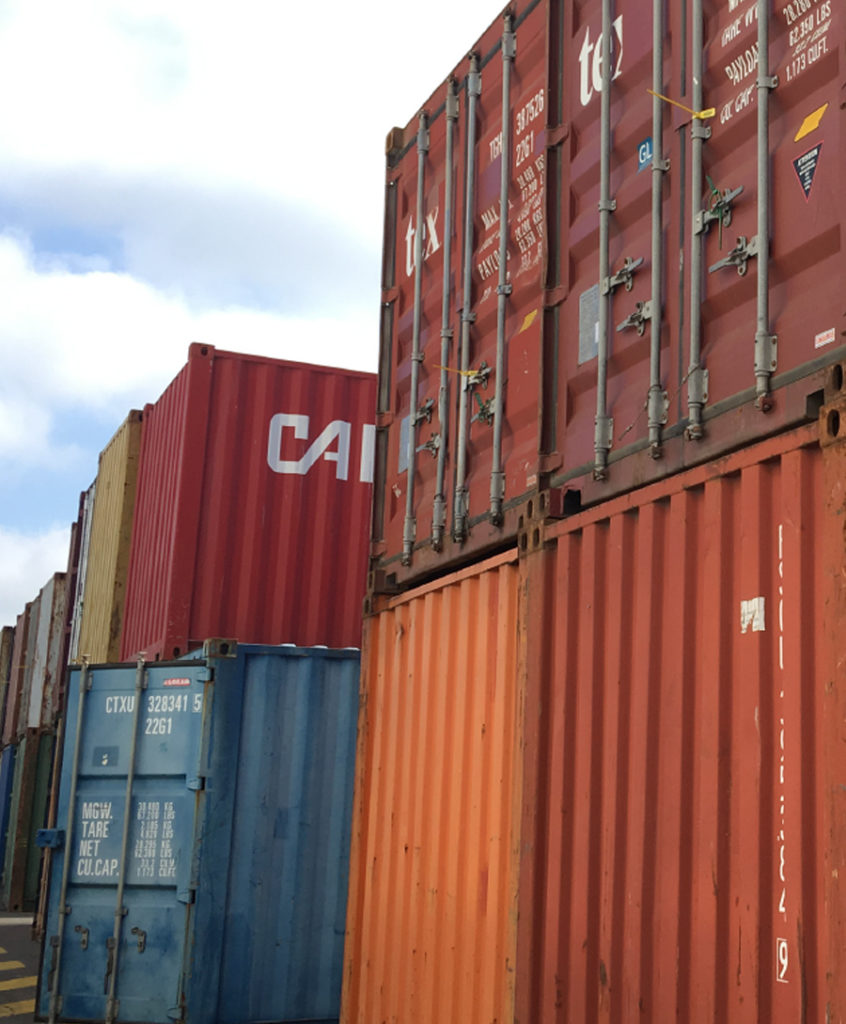 Location de matériel et stockage travaux publics Bretagne : containers maritimes, containers d'entreposage, groupes électrogènes, compresseurs d’air, bungalows
