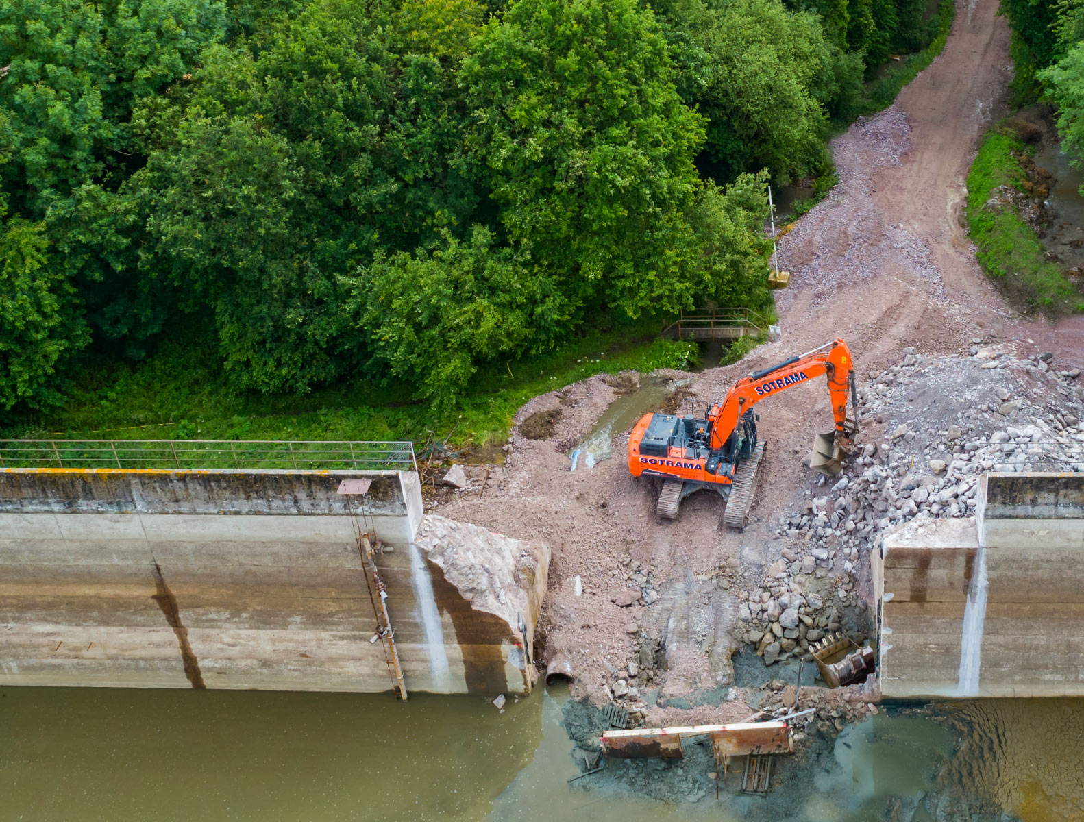 Sotrama terrassement, pose d’enrochements, réensablement des plages, création de plates-formes