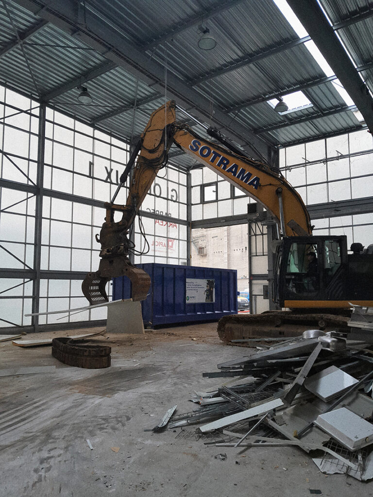 Sotrama-lorient-bretagne-demolition-levage-manutention-location-materiel-transport-containers25