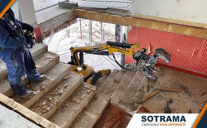 robot-demolition-bretagne-sotrama-chantier-location